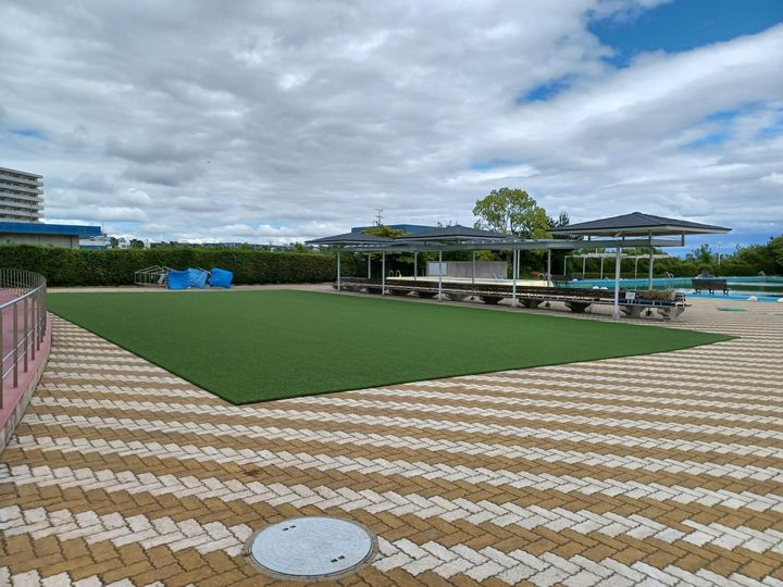 芦屋海浜公園水泳プール様に人工芝DP-40Mを納めさせていただきました。