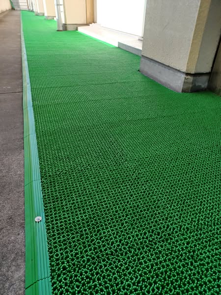 名古屋市立左京山中学校様にジョイント人工芝ホームタイプを納めさせていただきました。