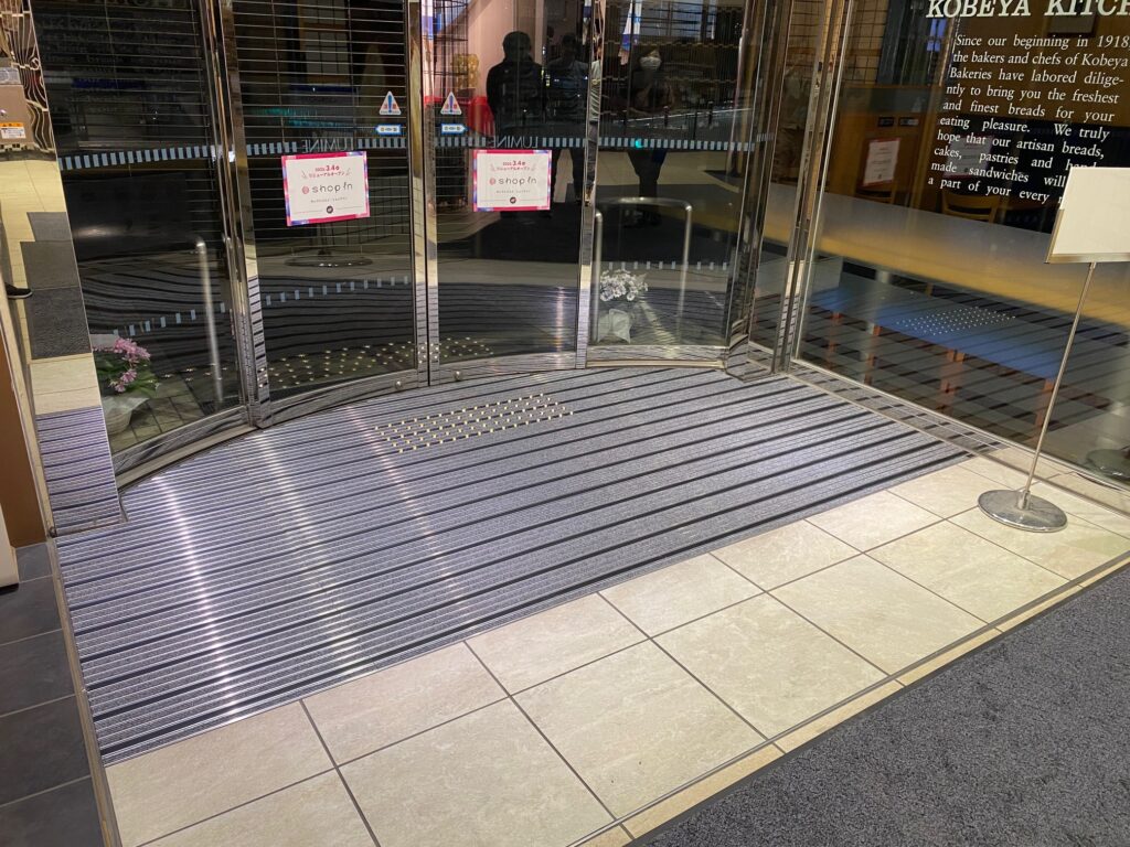神奈川県のルミネ藤沢店様にClicマットを納品させて頂きました。