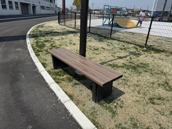 恩田スポーツパーク様にリサイクルベンチRB4Rを納めさせていただきました。