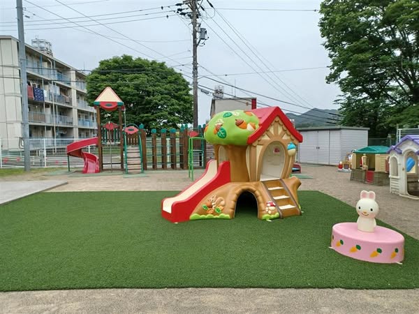大洞こども園様に人工芝DP-40Mを納めさせていただきました。