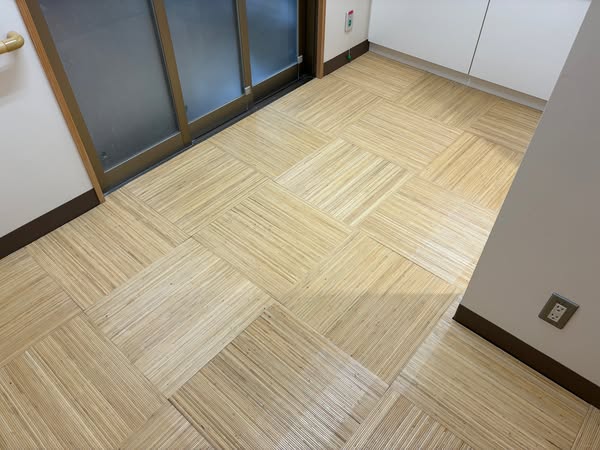 ありすいきいきプラザ様に籐タイルを納めさせていただきました。