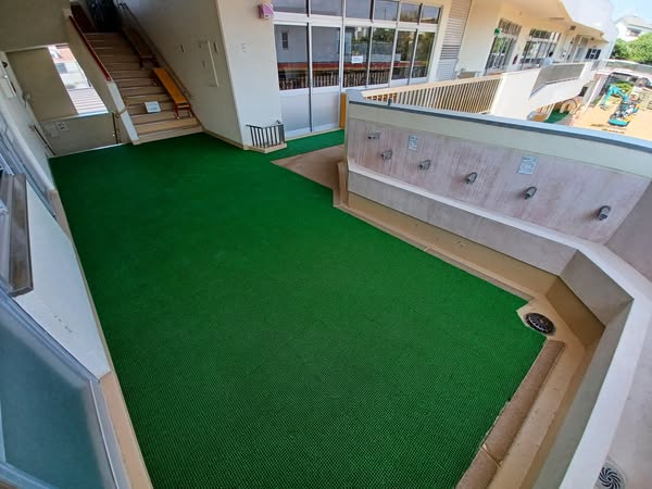 あかつき幼稚園様にジョイント人工芝を納めさせていただきました。