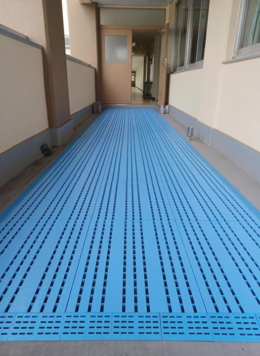 名古屋南高等学校様にカラースノコジョイントREを納めさせていただきました。