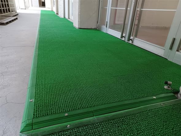 左京山中学校様にジョイント人工芝ホームタイプを納めさせていただきました。