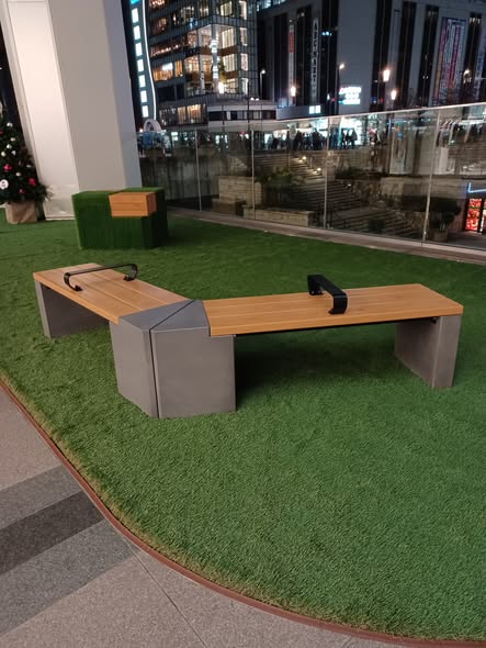 ピオレ姫路様にコネクトベンチを納めさせていただきました。