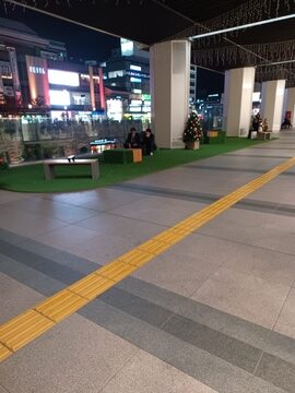 JR西日本アーバン開発-ピオレ姫路（JR姫路駅）にコネクトベンチを納品させて頂きました。