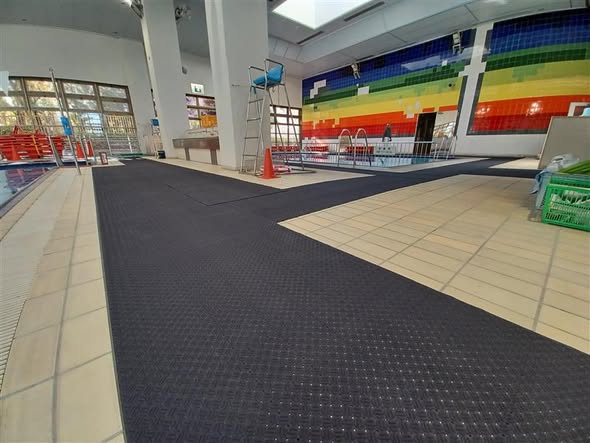 富田北プール様にアルマットを納めさせていただきました。