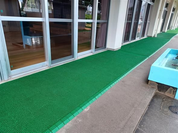 福岡保育園様にジョイント人工芝業務用をおさめさせていただきました。