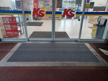 名古屋市のケーズデンキ中川富田店様にちどり格子マットを納めさせて頂きました。